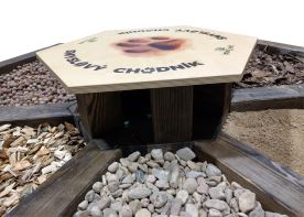 Smyslový chodník s lavičkou (2)