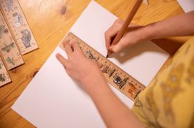 Dřevěné pravítko 20 cm - Včela (1)